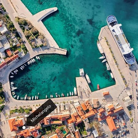 Apartman Michelangelo In The Centar Of Supetar Εξωτερικό φωτογραφία