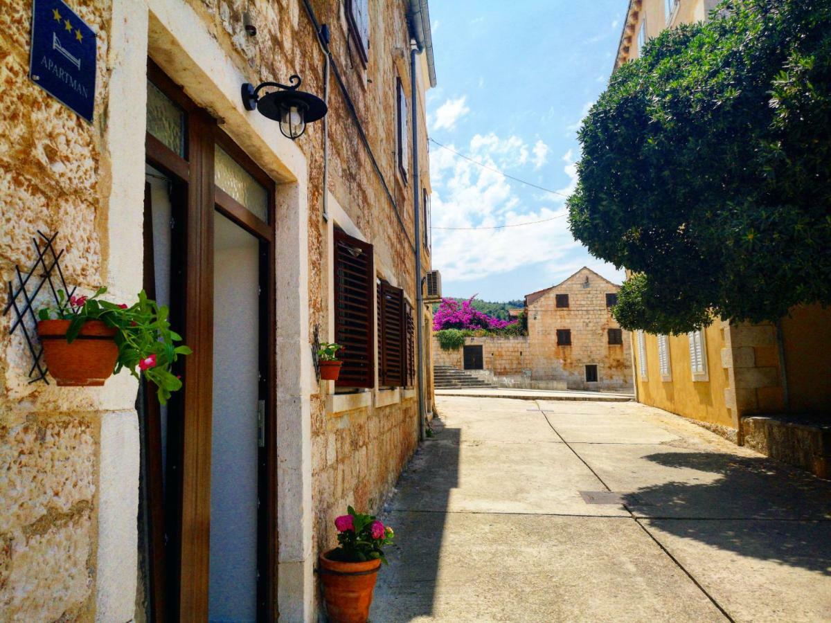 Apartman Michelangelo In The Centar Of Supetar Εξωτερικό φωτογραφία