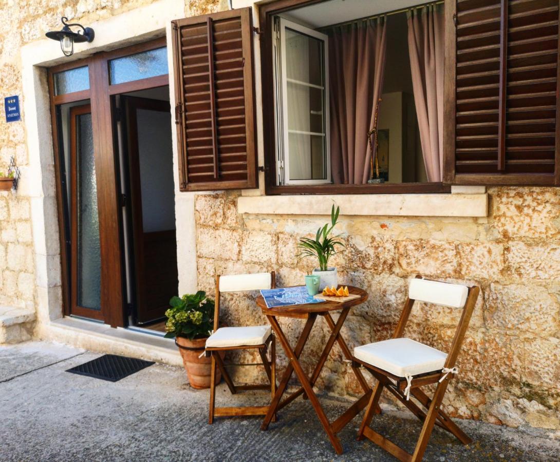 Apartman Michelangelo In The Centar Of Supetar Εξωτερικό φωτογραφία